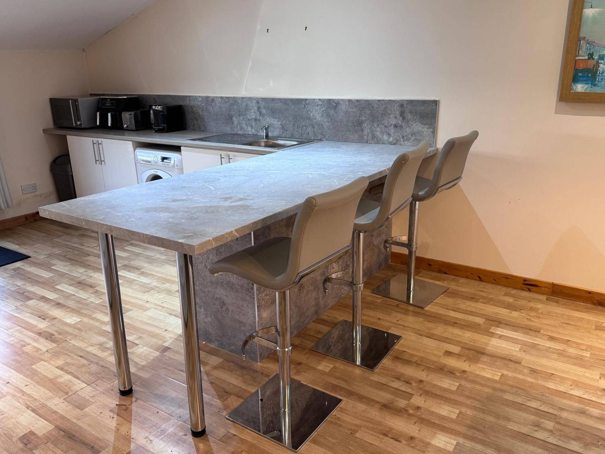 Langside Apartment *